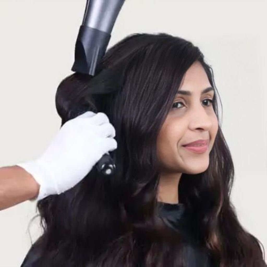 Blow-dry: In Curl / Out Curl