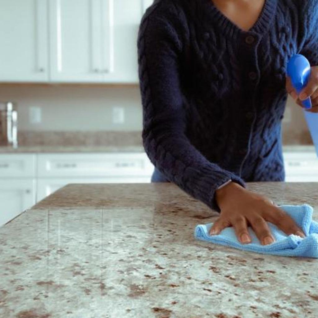 Complete kitchen cleaning