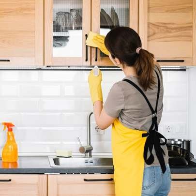 Complete kitchen cleaning